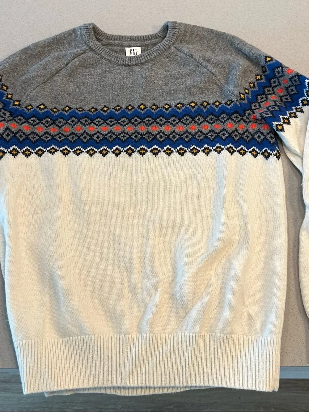 GAP Men’s Gray, Cream, Blue & Red Fair Isle Crewneck Sweater